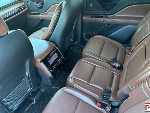 Used 2025 Lincoln Aviator Reserve AWD/4WD image 13