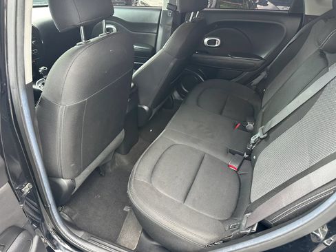 Used 2017 Kia Soul + FWD image 18