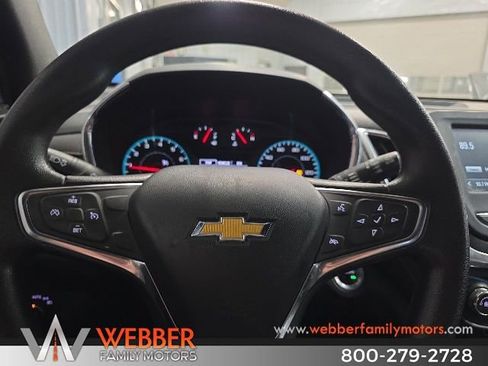 Used 2018 Chevrolet Equinox LT FWD image 16