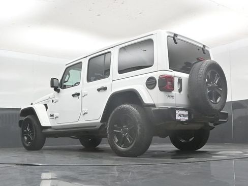Used 2022 Jeep Wrangler Unlimited Sahara AWD/4WD image 53
