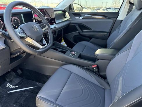 New 2026 Volkswagen Tiguan SE image 11