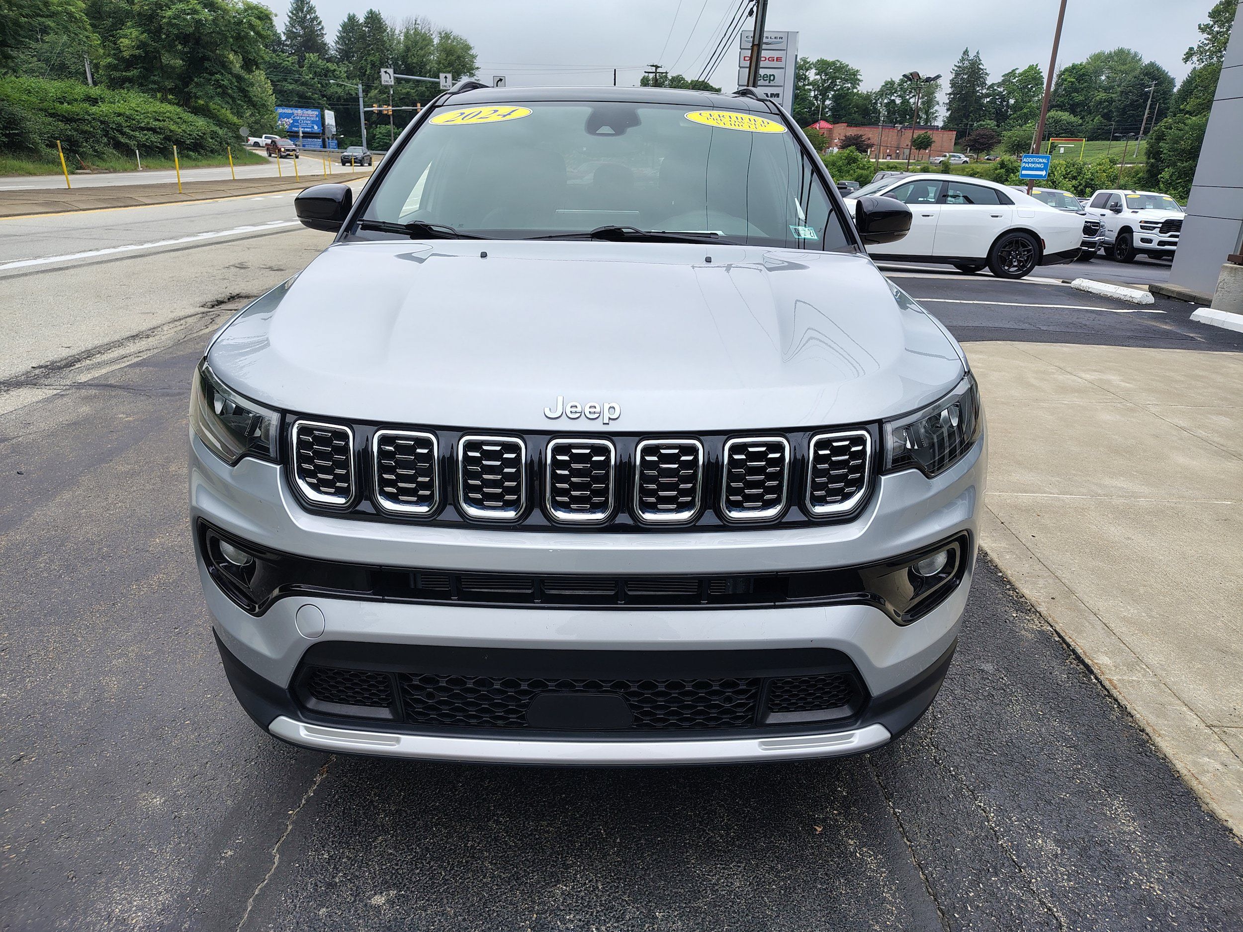 Certified 2024 Jeep Compass Limited w/ Sun and Sound Group AWD/4WD image 3