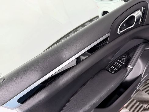 Used 2017 Porsche Cayenne Platinum Edition AWD/4WD image 28