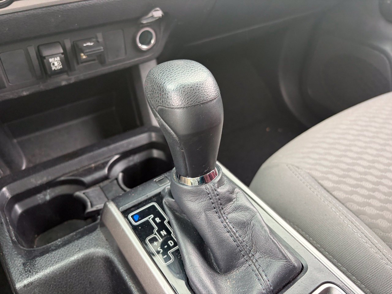 Used 2022 Toyota Tacoma SR5 AWD/4WD image 7