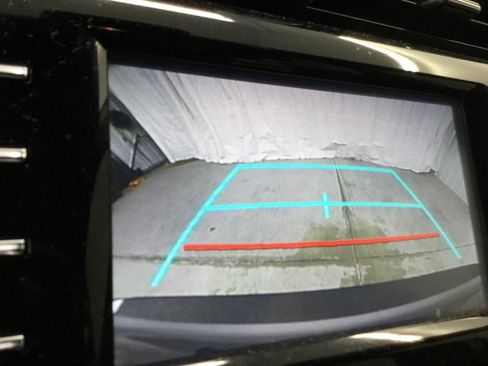 Used 2019 Toyota Camry SE FWD image 10