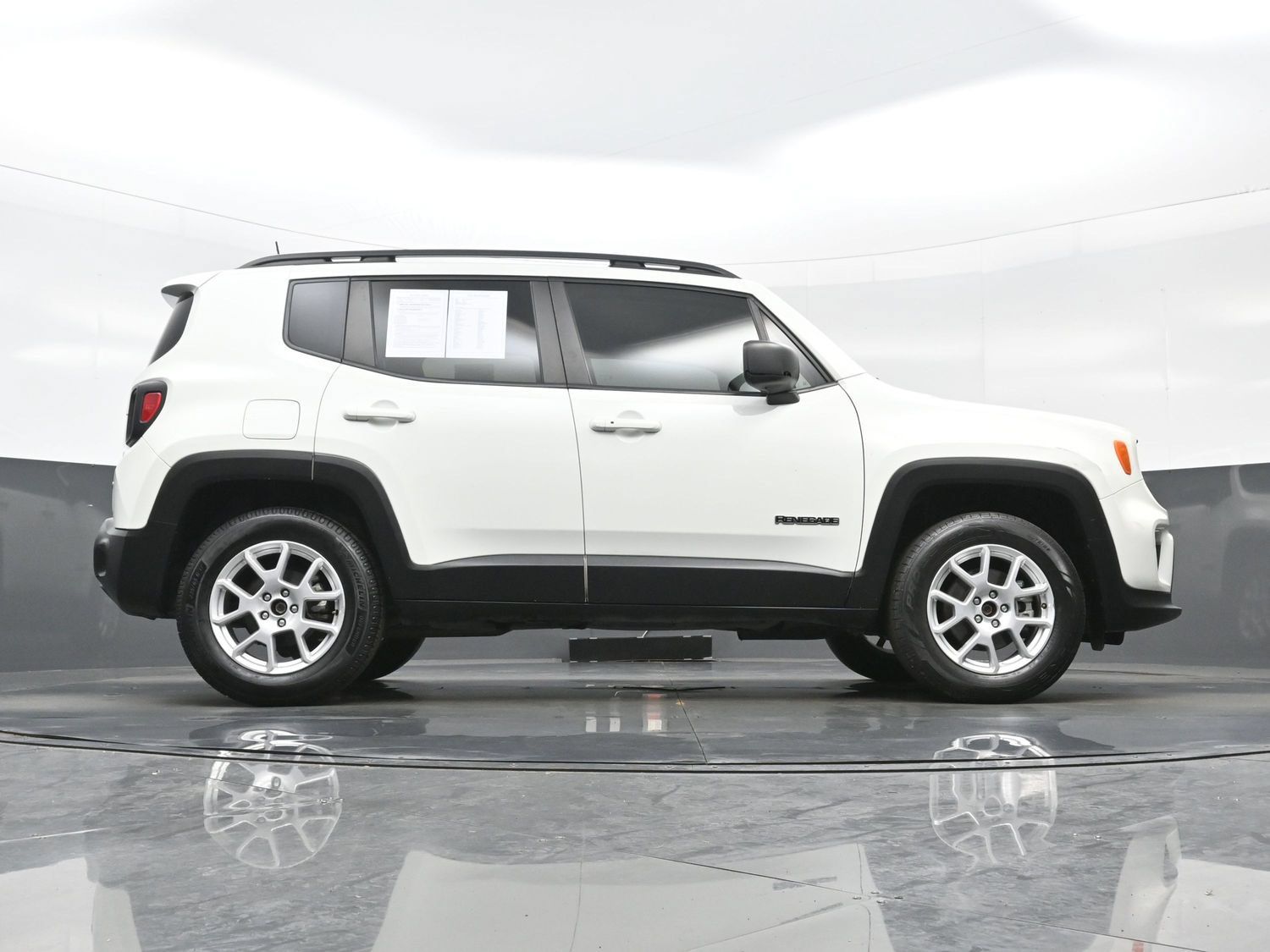 Used 2022 Jeep Renegade Latitude AWD/4WD image 32
