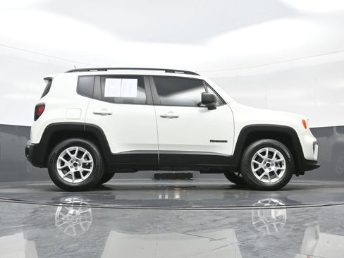 Used 2022 Jeep Renegade Latitude AWD/4WD image 32
