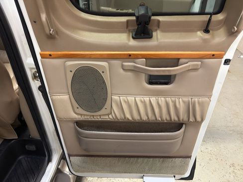Used 2003 Ford E-150 and Econoline 150 RWD image 26