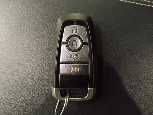 Used 2018 Ford Edge Titanium FWD image 32
