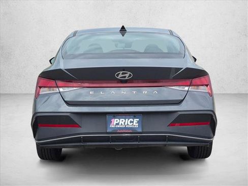 Used 2024 Hyundai Elantra SEL FWD image 6