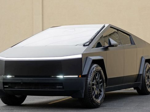 Used 2024 Tesla Cybertruck AWD Crew Cab image 33