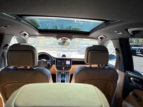 Used 2021 Porsche Macan image 20