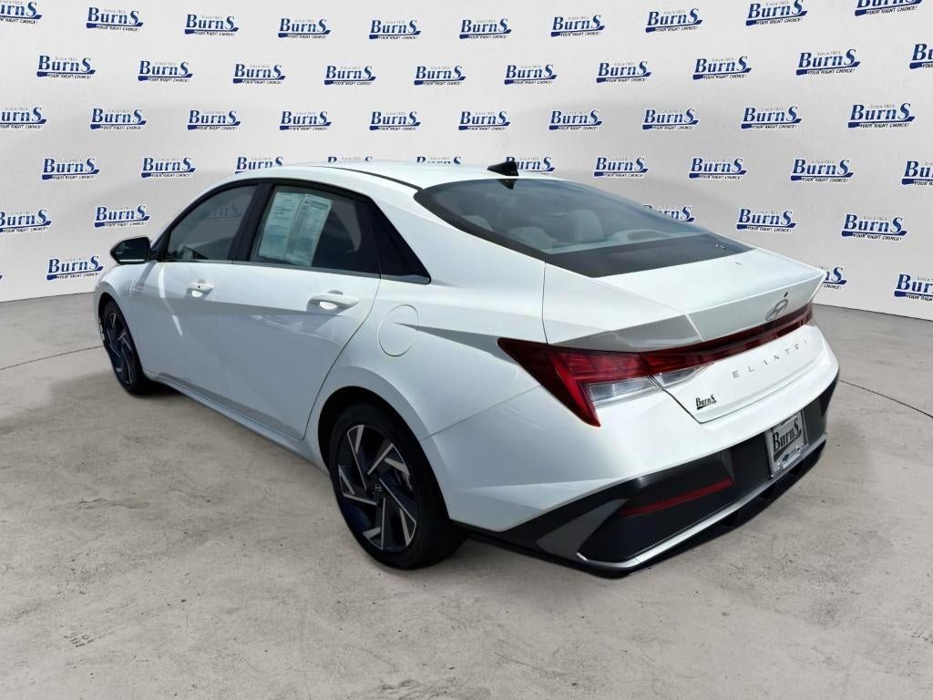 Used 2025 Hyundai Elantra SEL FWD image 5