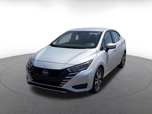 Used 2025 Nissan Versa SV FWD image 7