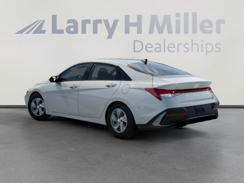New 2026 Hyundai Elantra SE FWD image 5