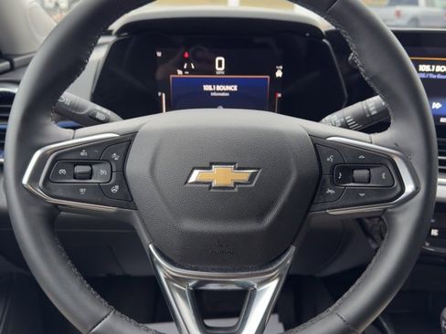 Used 2025 Chevrolet Trax LT w/ LT Convenience Package image 15