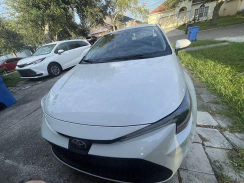 Used 2021 Toyota Corolla LE w/ Carpet Mat Package (TMS) image 12