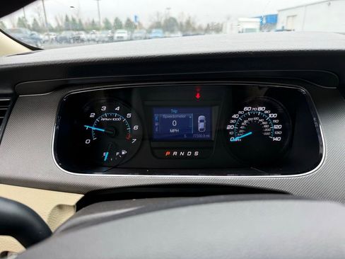 Used 2017 Ford Taurus SE FWD image 7