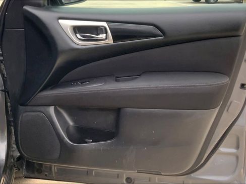 Used 2017 Nissan Pathfinder S image 21