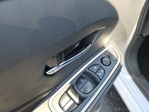 New 2025 Nissan Versa SR w/ Trunk Package image 22