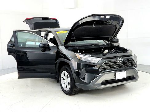 Used 2025 Toyota RAV4 LE AWD/4WD image 9
