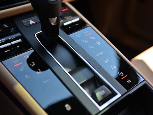 Certified 2025 Porsche Macan image 20