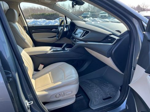Used 2018 Buick Enclave Premium image 9
