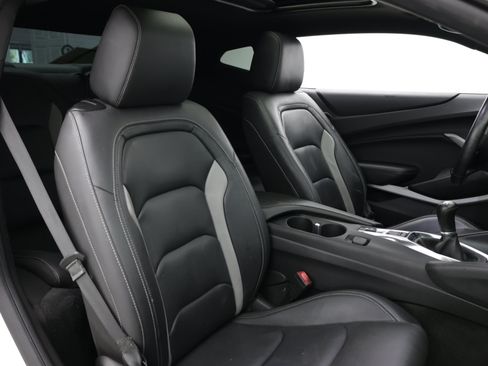 Used 2019 Chevrolet Camaro LT RWD image 31