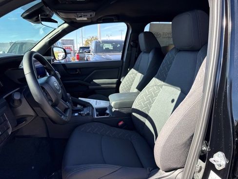 Used 2025 Toyota Tacoma SR5 AWD/4WD image 10