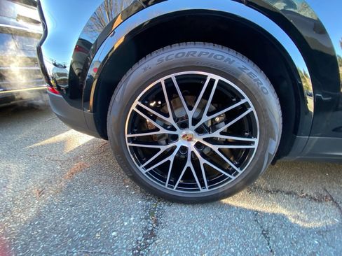 Used 2025 Porsche Cayenne Coupe image 23