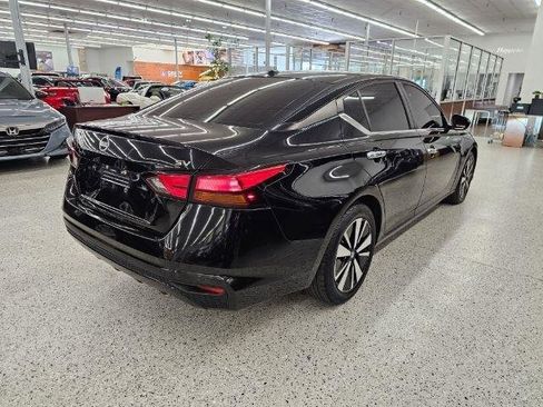 Used 2021 Nissan Altima 2.5 SV image 4