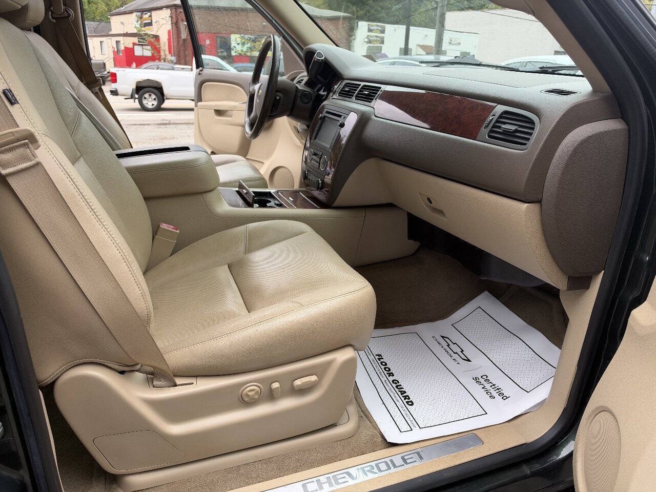 Used 2013 Chevrolet Avalanche LTZ AWD/4WD image 17