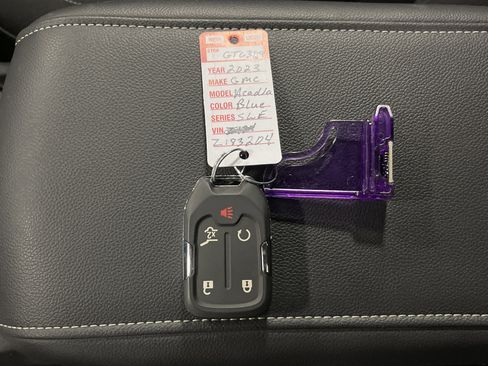 Used 2023 GMC Acadia SLE w/ Driver Convenience Package image 27