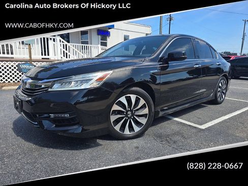 Used 2017 Honda Accord Touring image 1