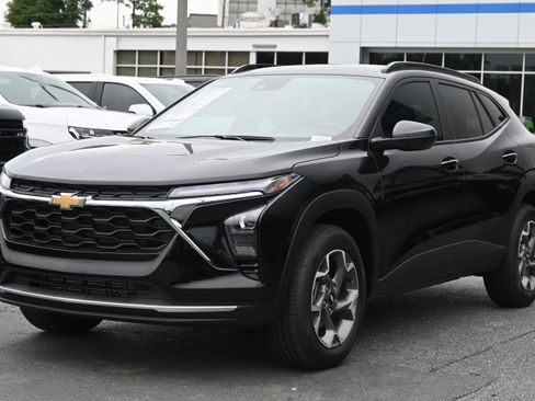 New 2026 Chevrolet Trax LT w/ Driver Confidence Package FWD image 5