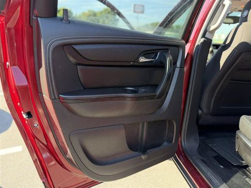 Used 2016 Chevrolet Traverse LT w/ Style and Technology Package FWD image 24