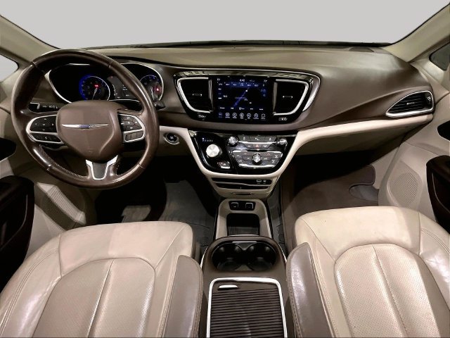 Used 2019 Chrysler Pacifica Touring-L Plus w/ Tire & Wheel Group FWD image 15