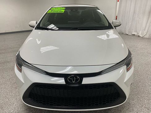 Used 2022 Toyota Corolla LE w/ LE Premium Package image 2