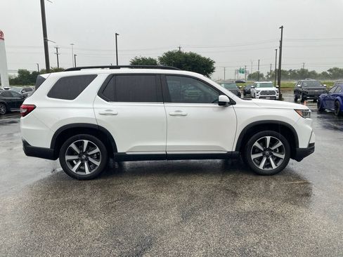 Used 2025 Honda Pilot Touring image 4