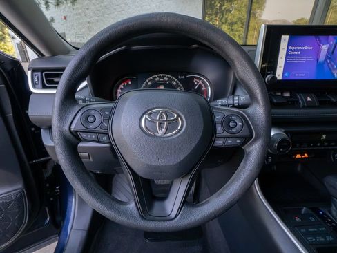 Used 2023 Toyota RAV4 XLE AWD/4WD image 12