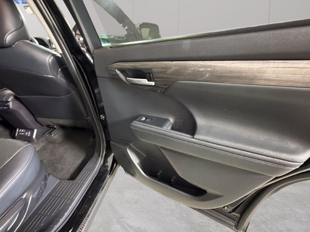 Used 2023 Toyota Highlander Platinum AWD/4WD image 38