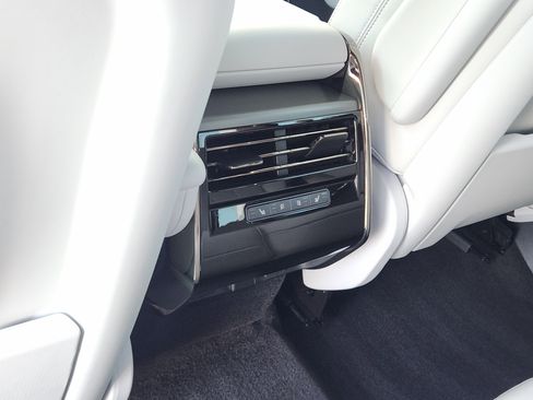 Certified 2025 Land Rover Range Rover Sport SE image 30