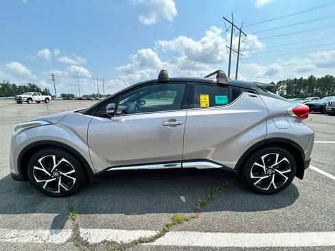 Used 2019 Toyota C-HR Limited FWD image 5