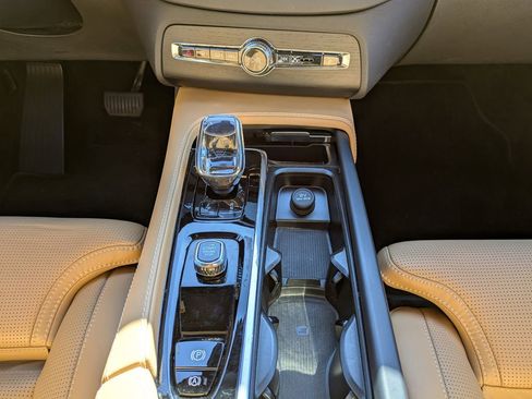 Certified 2024 Volvo XC90 B6 Ultimate w/ Lounge Package image 19