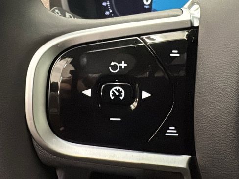 New 2026 Volvo XC90 T8 Ultra w/ Protection Package Premier AWD/4WD image 13