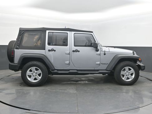 Used 2014 Jeep Wrangler Unlimited Sport w/ Max Tow Package AWD/4WD image 8