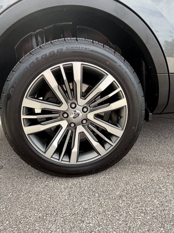 Used 2018 Ford Explorer Platinum AWD/4WD image 15
