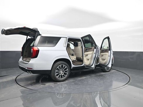 New 2026 GMC Yukon Denali w/ Denali Reserve Package image 8
