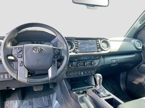Used 2022 Toyota Tacoma TRD Sport w/ Technology Package image 23
