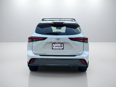 Used 2026 Toyota Highlander Limited AWD/4WD image 6